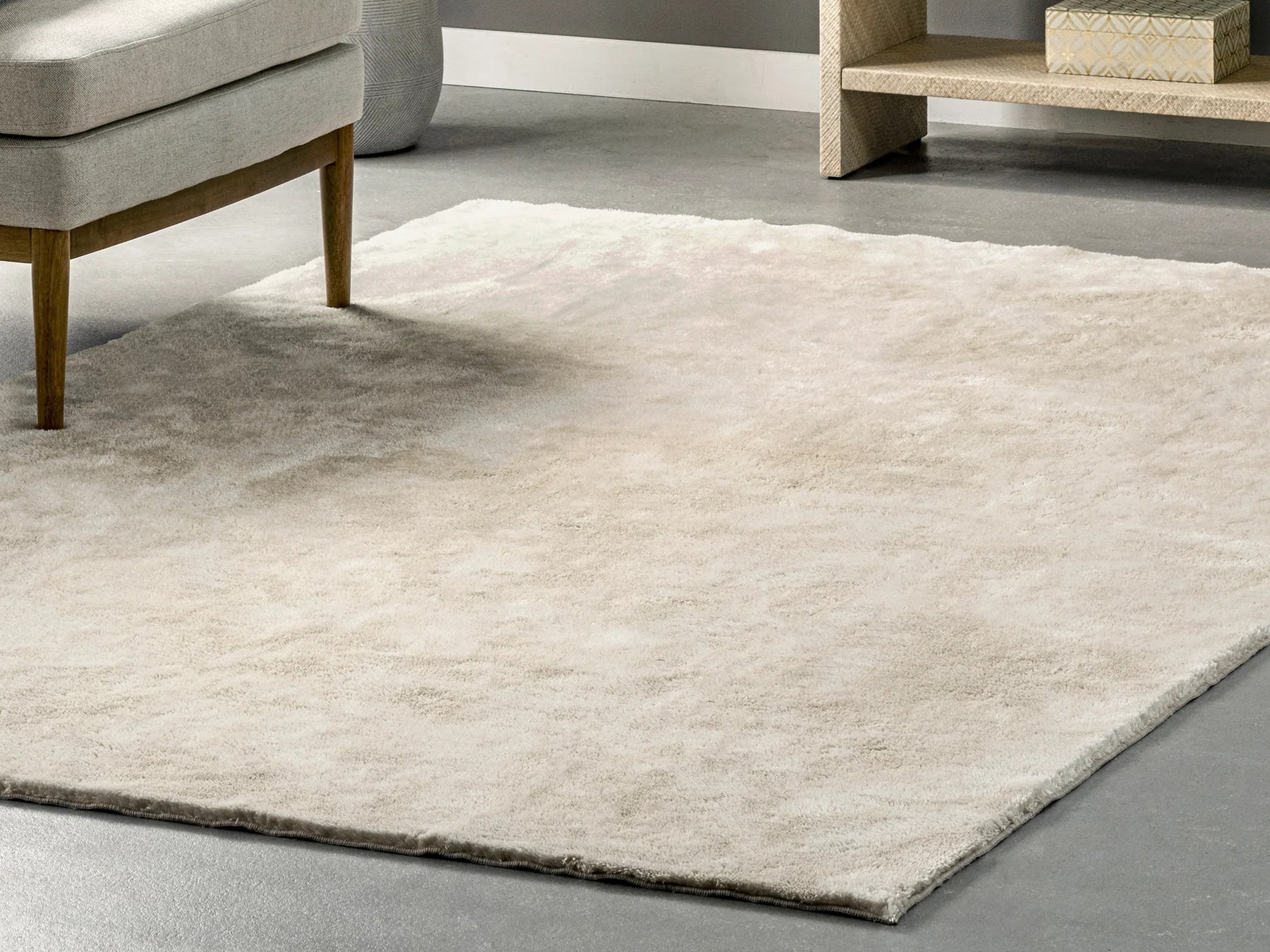 Create the home of your dreams with washable shag rug.