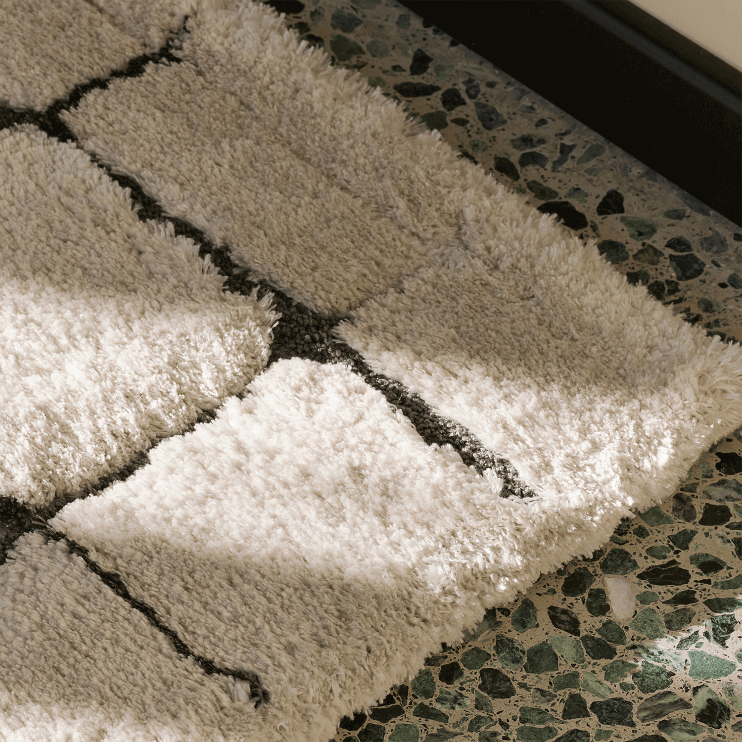 Geometric area shag rug - Houseoon