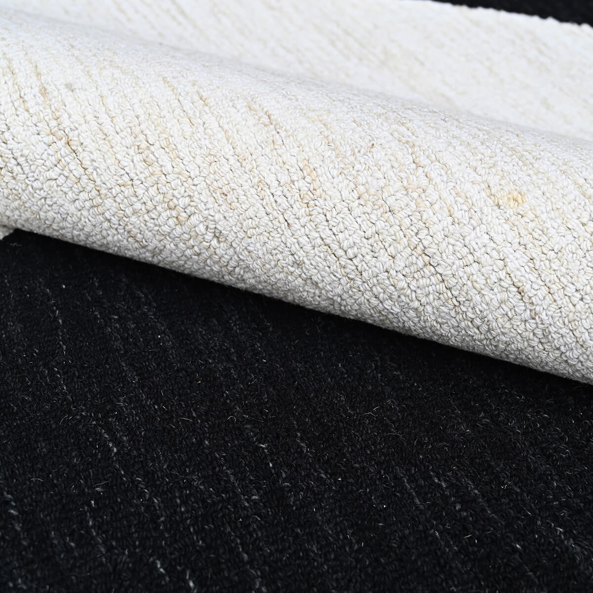 Handtufted area rugs Secondary image